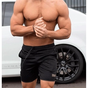 Détail du short de sport pour hommes avec taille élastique et cordons de serrage noirs réglables
