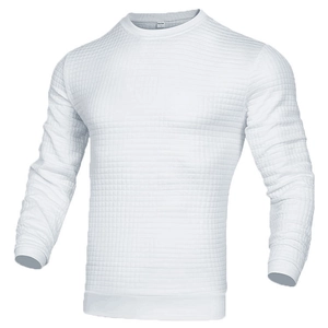 Détail macro du tissu blanc gaufré et du col côtelé sur ce sweat-shirt pour hommes