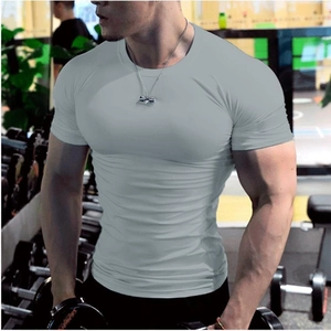 T-shirt de sport gris moulant pour hommes pour la musculation en salle de fitness