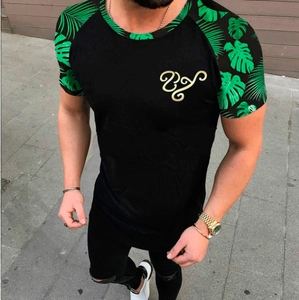 Herren Sport T-Shirt in Schwarz mit tropischem Palmenblatt-Print an den Ärmeln und Logo