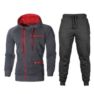 Tuta sportiva da uomo grigia con felpa con cappuccio e pantaloni con accenti rossi