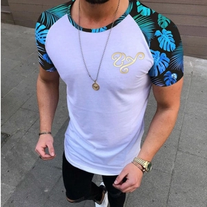 Herren Slim Fit T-Shirt mit tropischem Palmenprint an Raglanärmeln und weißem Body