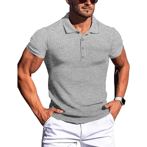 Polo de sport gris pour homme coupe ajustée avec texture à rayures verticales