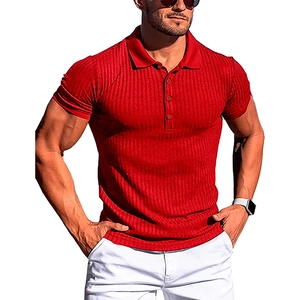 Polo homme rouge coupe ajustée avec maille côtelée verticale et trois boutons classiques