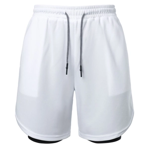 Detail der 2-in-1 Sportshorts mit weißem Mesh-Gewebe und schwarzer Kompressionshose