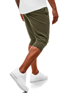Dettaglio dei pantaloni sportivi verde oliva da uomo con polsini a coste e tasche laterali
