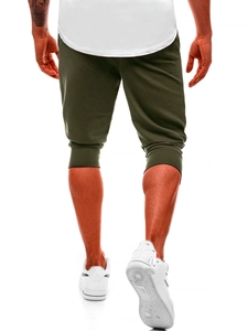 Vista posteriore pinocchietto da uomo verde oliva slim fit con polsini a costine e tessuto