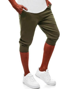 Dettaglio dei jogger slim fit verde oliva con polsini a costine e trama in cotone