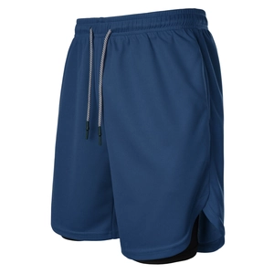 Detail der 2-in-1 Laufshorts mit atmungsaktivem Mesh-Gewebe und Kordelzug am Bund
