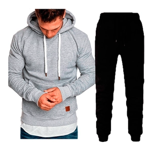 Ensemble de sport pour homme avec sweat à capuche gris et pantalon de jogging noir