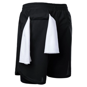 Detailansicht der schwarzen Doppel-Sportshorts mit Handtuchschlaufe am Rückenbund