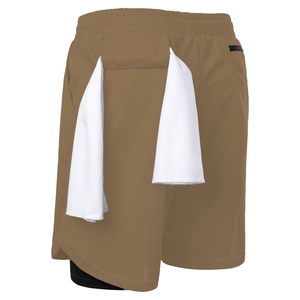 Detail der Laufshorts mit schwarzer Kompressions-Innenhose und hinterer Handtuchschlaufe