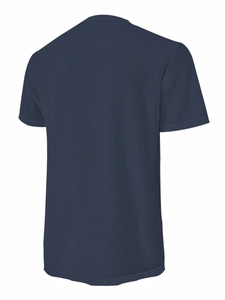 Detailansicht des dunkelblauen Eisseiden-Mesh-Gewebes auf dem Rücken des Herren-Poloshirts