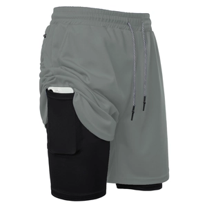 Detailansicht der 2-in-1 Laufshorts mit integrierter Handytasche an der Innenhose