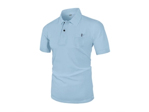 Dettaglio della polo azzurra in maglia a nido d'ape con taschino e trama del tessuto