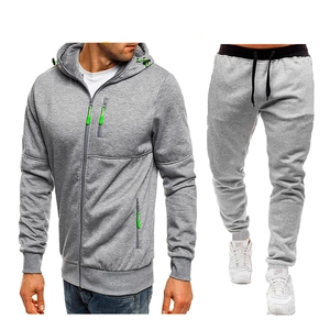 Tuta sportiva grigia da uomo con cappuccio, cerniere verde neon e pantaloni da jogging