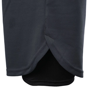 Detailansicht der Laufshorts mit atmungsaktivem grauem Mesh und schwarzem Innenfutter