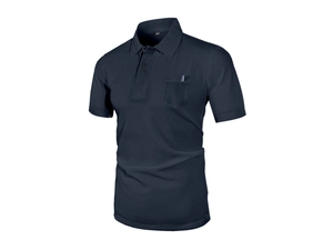 Dettaglio di polo blu scuro con tessuto a maglia a nido d'ape e tasca sul petto