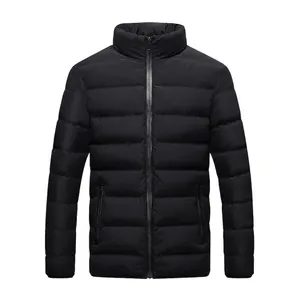 Doudoune noire épaisse pour homme avec col montant et poches zippées pour l'hiver chaud