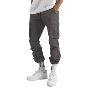 Détail du pantalon cargo gris foncé avec poches latérales à rabat et taille à cordon