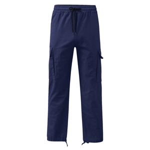 Vue détaillée du pantalon cargo bleu marine avec cordon de serrage et grandes poches latérales