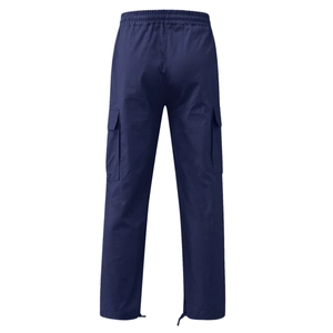 Vue détaillée du dos d'un pantalon cargo bleu marine avec taille et poches à cordon