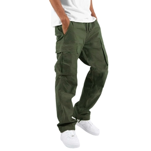 Détail du pantalon cargo vert olive avec taille élastique à cordon et poches à rabat