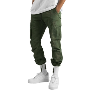Vue détaillée du pantalon cargo vert militaire avec grandes poches et chevilles serrées