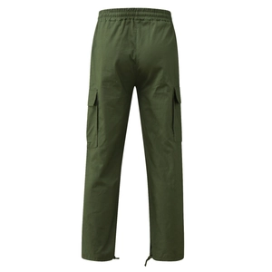 Détail du pantalon cargo vert armée avec taille à cordon et grandes poches à rabat