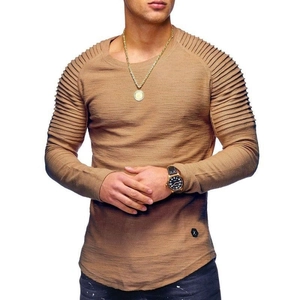 T-shirt uomo a manica lunga color kaki con dettagli a pieghe e orlo curvo rifinito