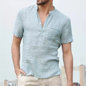 Chemise homme en lin de coton vert clair à manches courtes avec col montant et poche