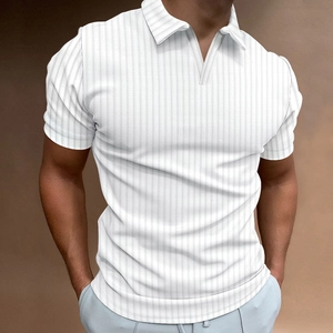 Polo da uomo a maniche corte bianca con strisce verticali grigie e moderno scollo a V