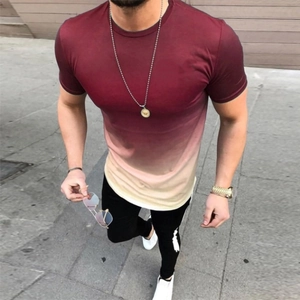 T-shirt de sport slim pour hommes avec dégradé bordeaux et beige et col rond classique