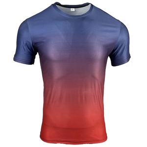 Détail du t-shirt de sport pour hommes avec dégradé bleu, violet et rouge sur tissu stretch