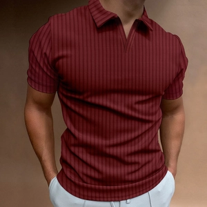 Polo moderna bordeaux da uomo con scollo a V e trama a coste verticali a maniche corte