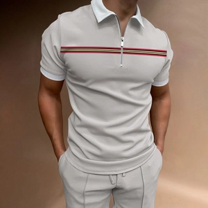 Herren Freizeit-Polo-Set mit Kontrastkragen, Reißverschluss und Streifendetails