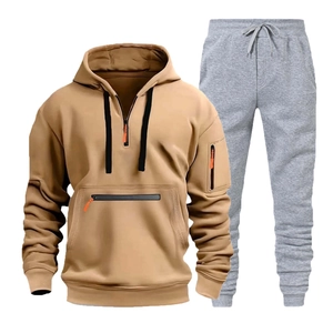 Dettaglio felpa cammello con tasca nera a zip e set sportivo jogger grigio