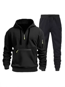 Tuta sportiva da uomo nera con cappuccio, zip verde neon e tasche multiuso moderne