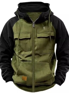 Giacca da uomo con cappuccio bicolore verde e nero dotata di tasche cargo anteriori