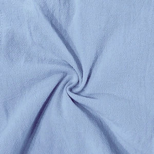 Primer plano de la textura de lino azul claro con tejido transpirable para pantalones cargo