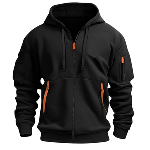 Felpa uomo con cappuccio e zip nera, dettagli arancioni e tasche multiple sportive