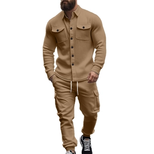 Détails de l'ensemble tactique polaire kaki pour homme avec poches cargo et tissu épais