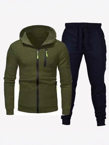 Herren Sportanzug Set mit grüner Kapuzenjacke und schwarzer Jogginghose für Freizeit