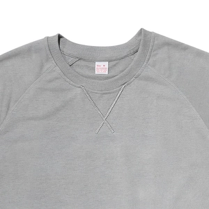 Detail of grey crewneck sweatshirt ribbed collar with V-stitch and size M product label