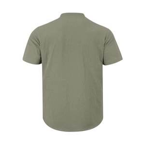 Vista trasera de camisa de lino de manga corta para hombre en verde oliva con cuello alto