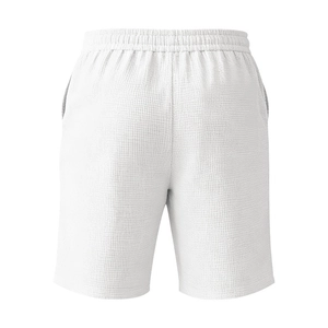 Gros plan sur la texture gaufrée blanche du short d'été respirant pour hommes