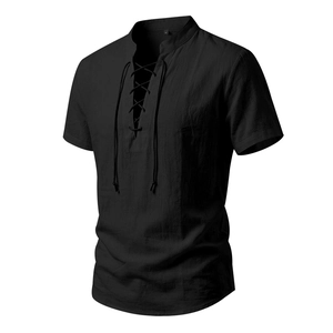 Dettaglio camicia nera da uomo in lino con colletto alla coreana stringato e traspirante