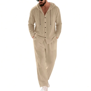 Herren Leinen-Set mit Kapuzenhemd und Hose in Beige für entspannten Strand-Look