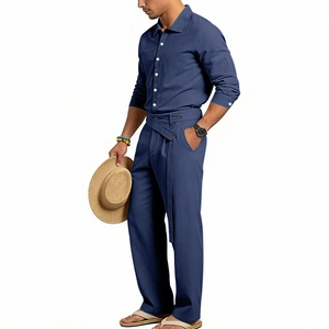 Ensemble homme en lin bleu marine avec chemise manches longues et pantalon de coupe décontractée