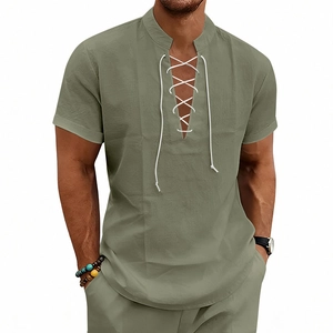 Completo uomo in lino verde salvia con scollo a V stringato e maniche corte
